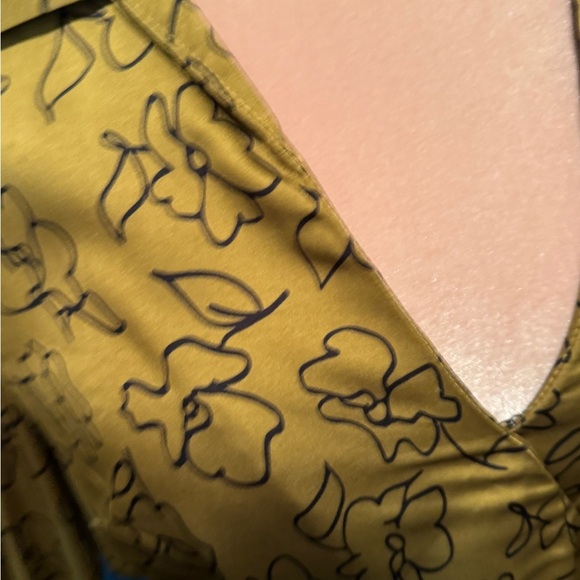 ASTR the label Asymmetrical Collared Floral Wrap Top Olive Floral Sketch Large - Picture 3 of 9